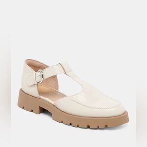 Dolce Vita Emilio Flats in Cream Crinkle Patent Leather